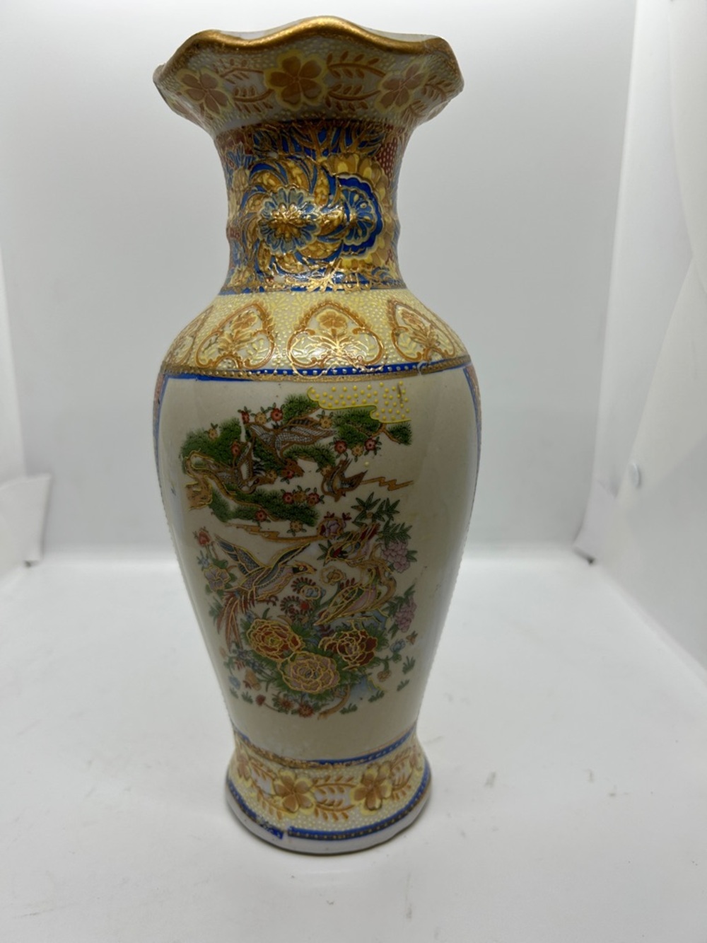 LARGE  SATSUMA 10-INCH HAND PAINTED  MID-20TH CENTURY VASE AMAZING ARTWORK!
